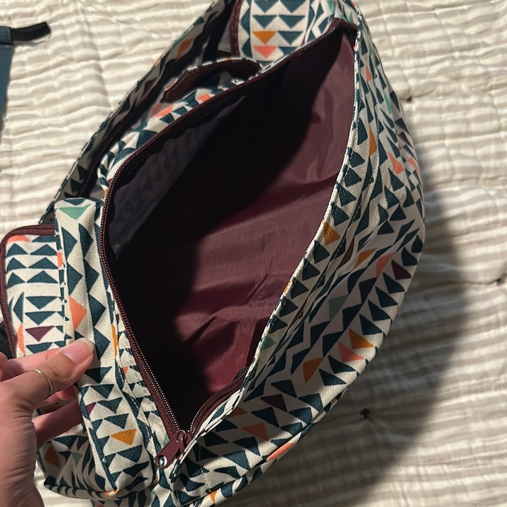 KAVU Patterned Sling Bag - Picture 3 of 4